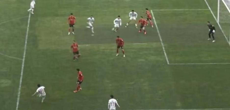 裁判误判引争议,球迷怒怼(球员对裁判判决有异议怎么办) 裁判误判引争议,球迷怒怼(球员对裁判判决有异议怎么办)