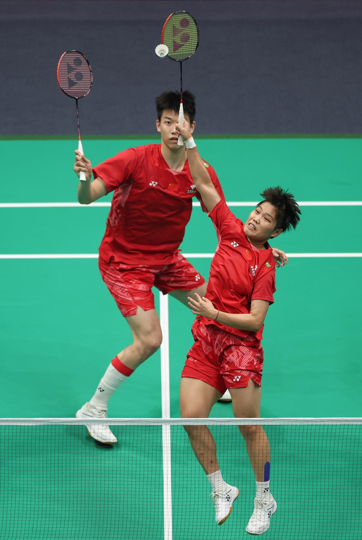 体育盛宴：日本和俄罗斯羽毛球选手激战不止的简单介绍