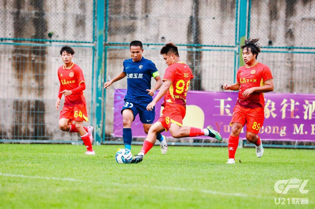 国内足球赛事再度热烈展开，场面激烈的简单介绍