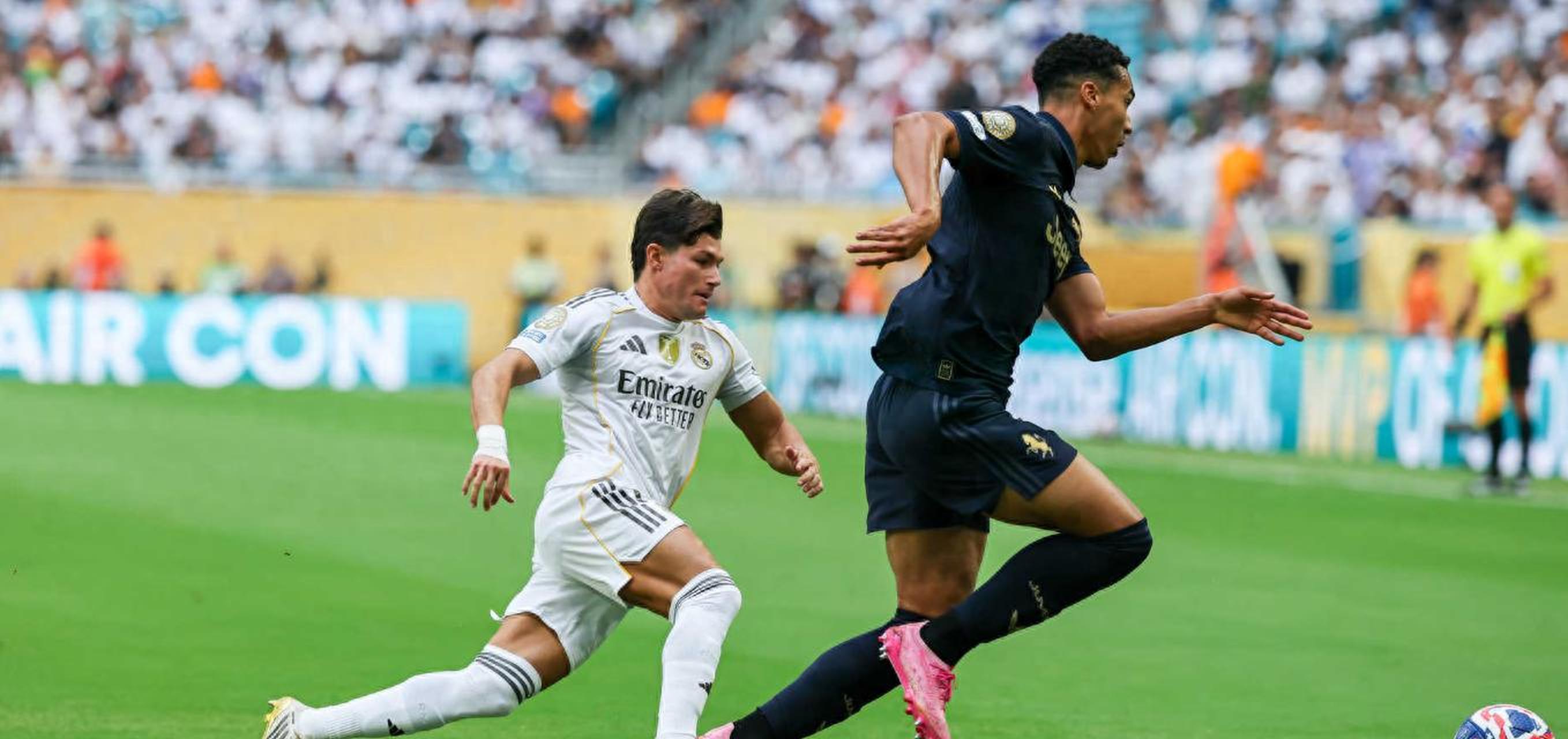 关于尤文图斯被淘汰，巴塞罗那晋级下一轮的信息