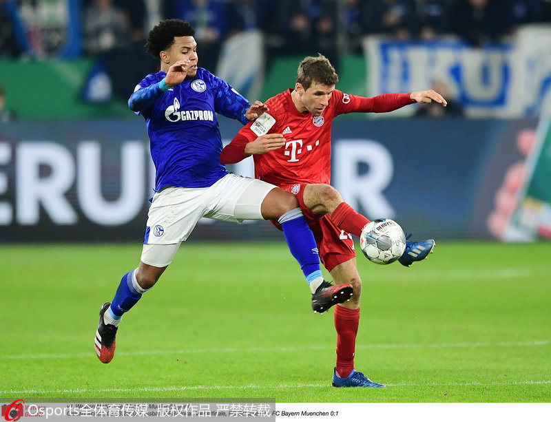 沙尔克客场遭遇惨败，排名下滑