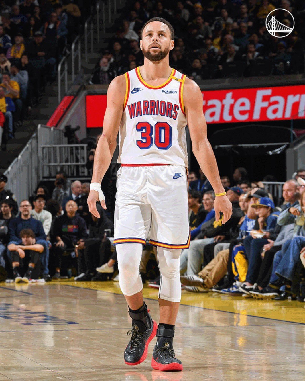 大洋洲篮球明星在比赛中发挥出色 大洋洲篮球明星在比赛中发挥出色