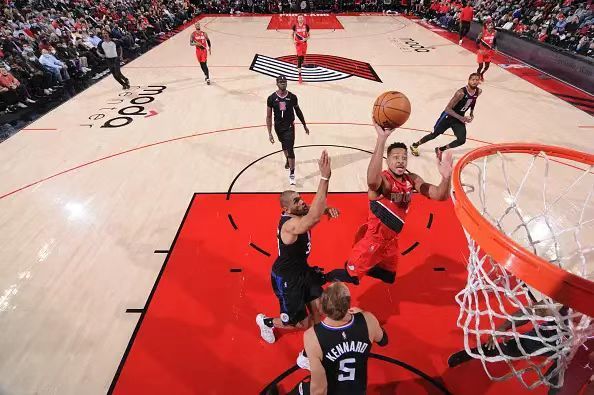 开拓者击败国王,利拉德轰下30分的简单介绍 开拓者击败国王,利拉德轰下30分的简单介绍